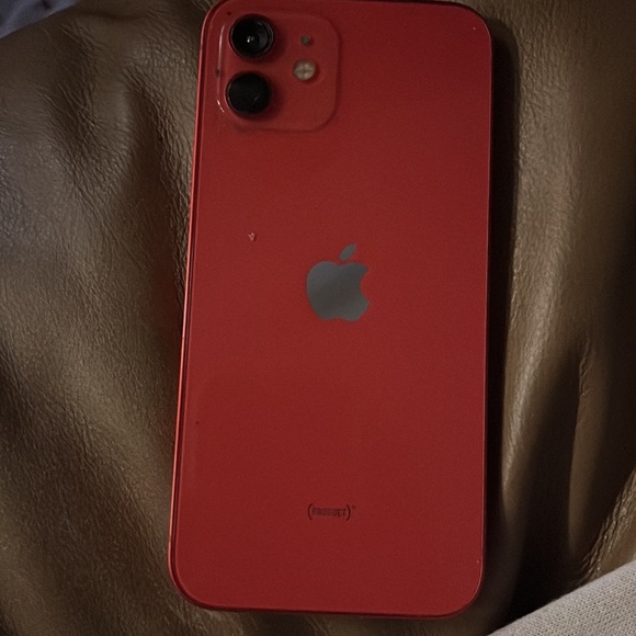 Red iPhone 12 - Picture 2 of 3